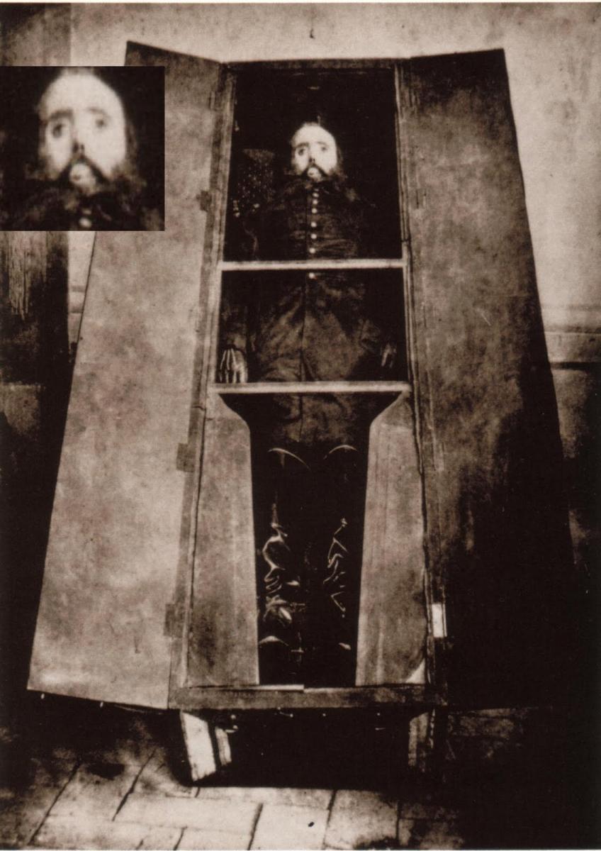 Cadaver Maximiliano.jpg