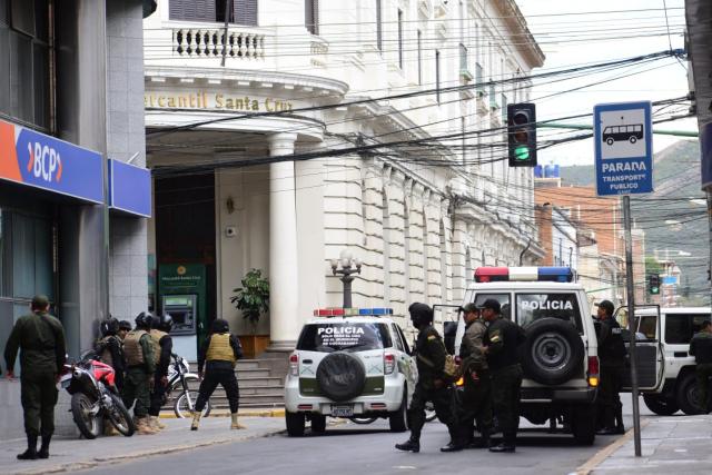 Polic a frustra atraco en el Banco Mercantil Santa Cruz en